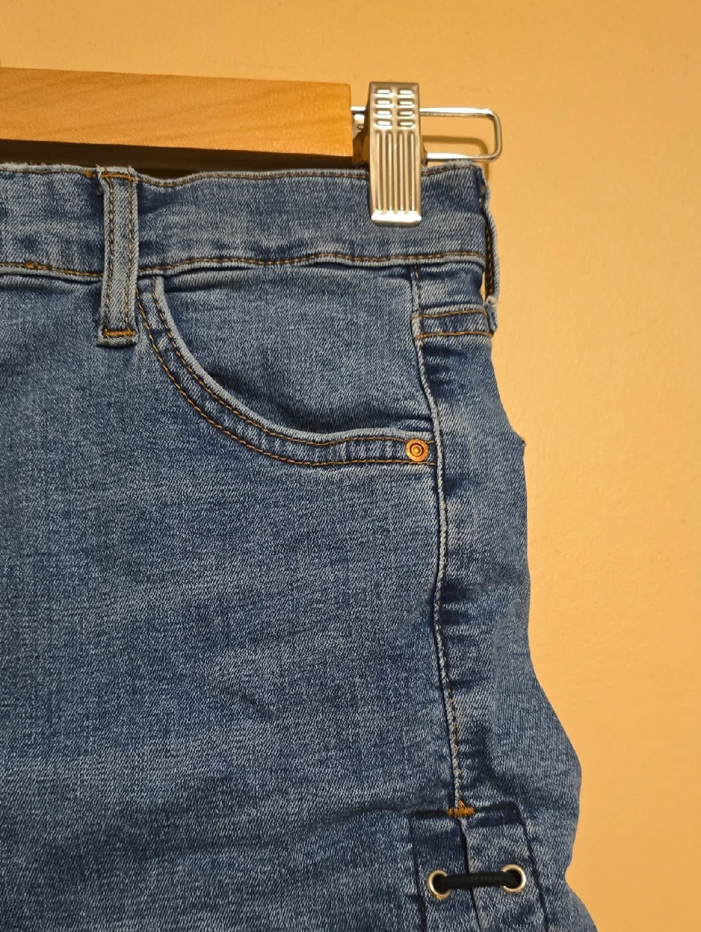 Topshop Moto Shorts Womens Size 10 JAMIE Light Wash Denim Jean Shorts Frayed-hem